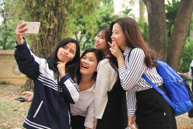 Cứ vào mùa lộc vừng thay lá, vàng ruộm một góc trời, nơi đây lại thu hút rất nhiều bạn trẻ tới chụp ảnh.