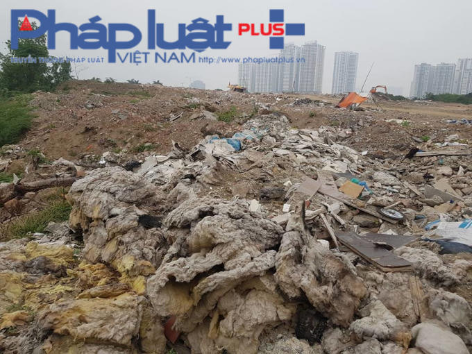 Bãi rác rộng hàng nghìn m2.
