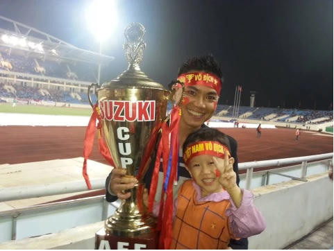 Hé lộ danh tính “Ông sếp”của năm cho toàn bộ nhân viên nghỉ làm xem bóng đá gây bão mạng