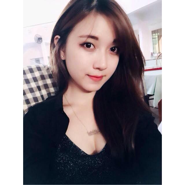 Cô giáo 9x xinh đẹp.