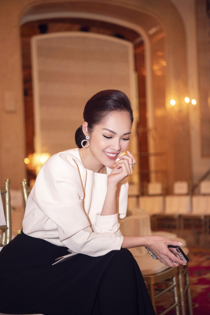 Diễn vi&ecirc;n chia sẻ sau một thời gian d&agrave;i ở nh&agrave; chăm s&oacute;c gia đ&igrave;nh, quay trở lại showbiz c&ocirc; cần phải t&iacute;ch cực chăm chỉ hơn, dự event, tham gia quay gameshow để t&igrave;m kiếm c&aacute;c cơ hội c&ocirc;ng việc.