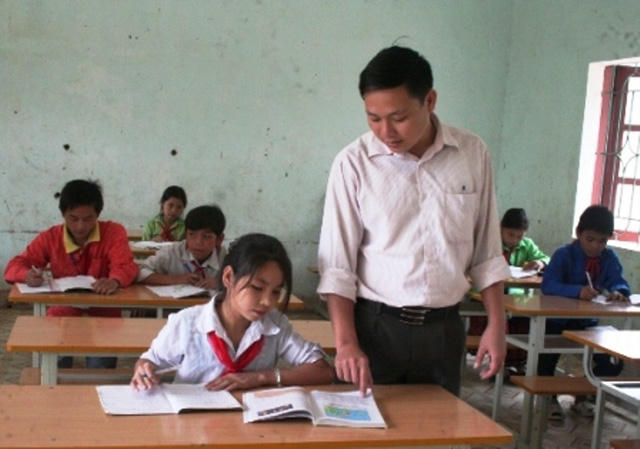 Nếu trường hợp cả 62 cán bộ GV được tiếp nhận về các các huyện, thị thì huyện Mường Lát sẽ thiếu hơn 100 GV, nhân viên