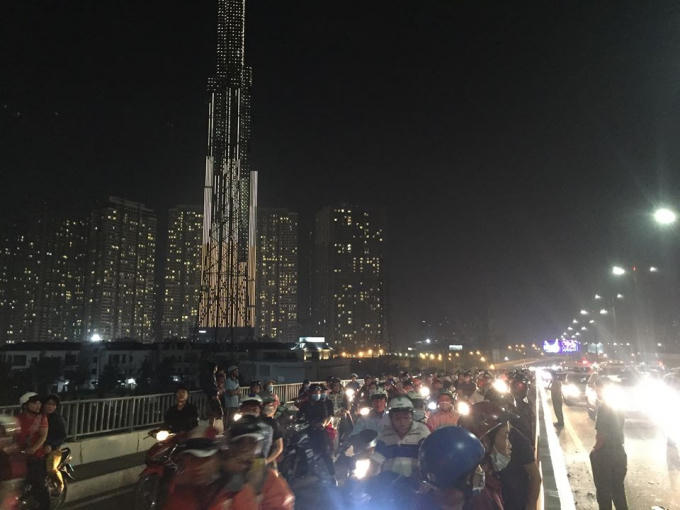 Giao thông ùn tắc kéo dài.