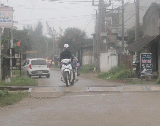 Thời gian qua, tại các đường ngang dân sinh giao với đường sắt ở Nghệ An xảy ra nhiều vụ tai nạn giao thông thương tâm. Ảnh: Hải Vũ.