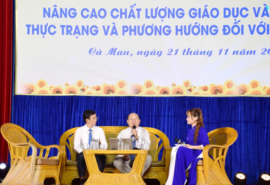 Các diễn giả trao đổi chuyên đề tại Tọa đàm.