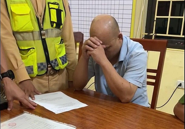 Ông Lò Văn Mạnh sau khi gây tai nạn.