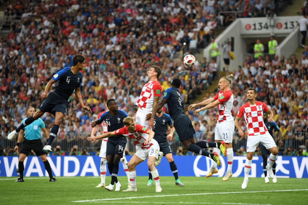 Mandzukic trở thành cầu thủ đầu tiên phản lưới nhà trong trận chung kết World Cup.