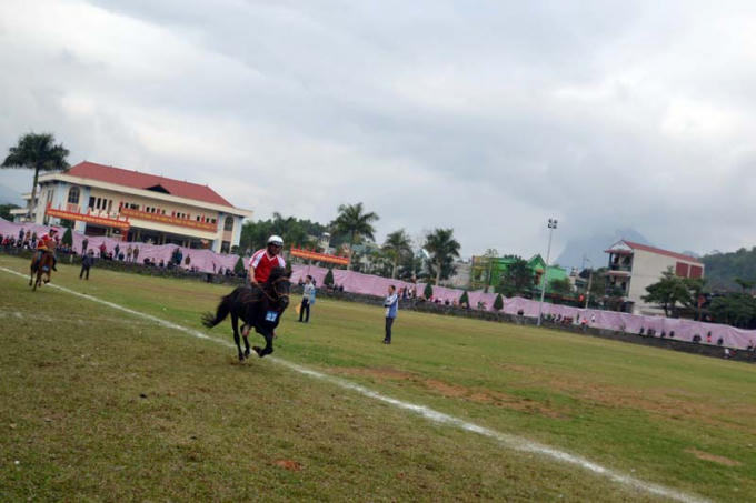 Huyện Vị Xuyên tổ chức giải đua ngựa lần thứ nhất năm 2018.