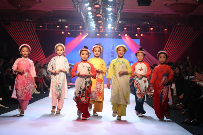 Si&ecirc;u mẫu Thanh Hằng, Minh T&uacute;, Hoa hậu Đỗ Mỹ Linh toả s&aacute;ng tr&ecirc;n s&agrave;n diễn Asian Kids Fashion Week