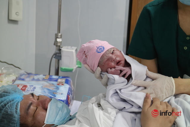 Bé Trần Bảo Bảo chào đời đúng vào thời khắc giao thừa năm Tân Sửu