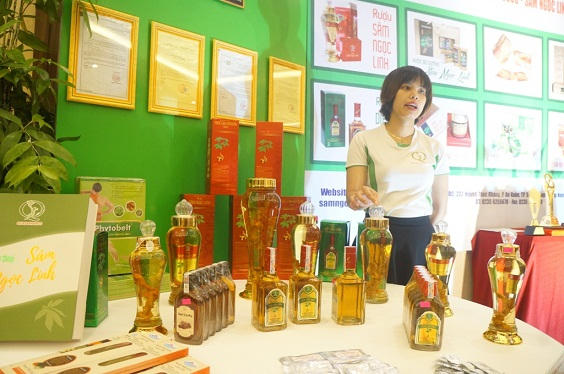 Choáng với 2 bình sâm Ngọc Linh quý giá hơn 15 cây vàng ở xứ Quảng