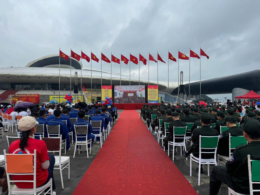 Quang cảnh lễ mít tinh hưởng ứng Ngày Pháp luật Việt Nam 2025. (Ảnh: Nguyễn Quang)