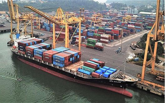 Hãng tàu SITC cập bến Tiên Sa (Cảng Đà Nẵng) để làm hàng.