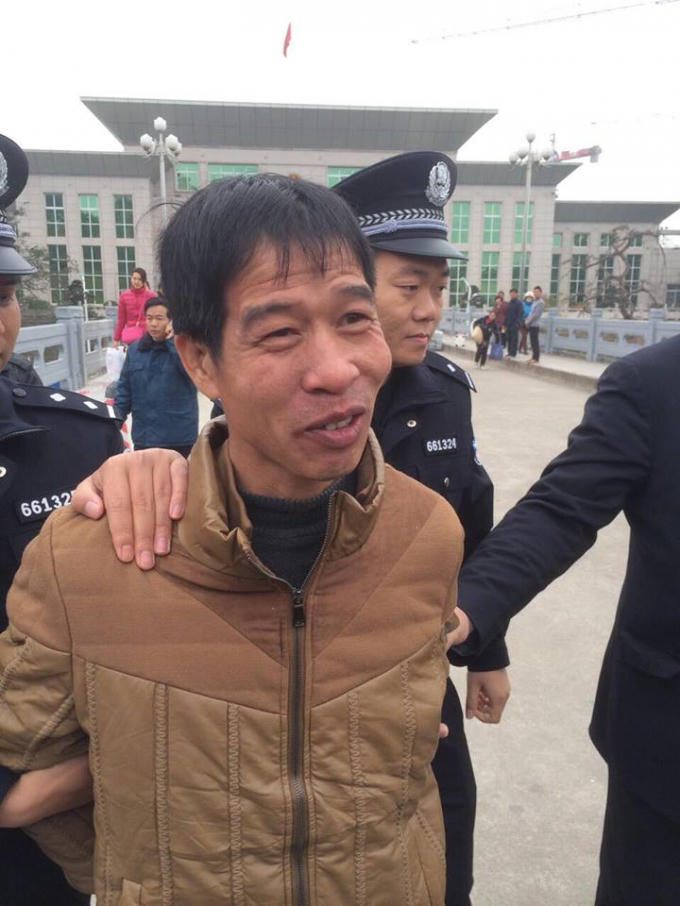 Hà “cọ” vẫn tươi cười khi bỏ trốn bất thành và bị Công an Trung Quốc bắt giữ trao trả lại cho lực lượng chức năng Việt Nam.