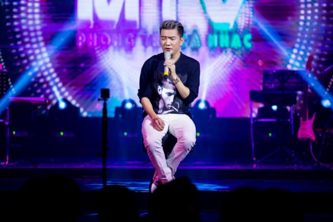 Mr.Đàm cho biết, anh sẽ cố gắng sắp xếp thời gian tổ chức định kỳ các buổi nói chuyện như thế này để có thể phần nào góp một chút công sức nho nhỏ cho những bạn trẻ có mong muốn bước vào con đường nghệ thuật có được những định hướng cũng như giúp họ làm chủ được bản thân, suy nghĩ của mình để đối diện với cái nghiệp nhiều hào quang nhưng cũng không ít khắc nghiệt.