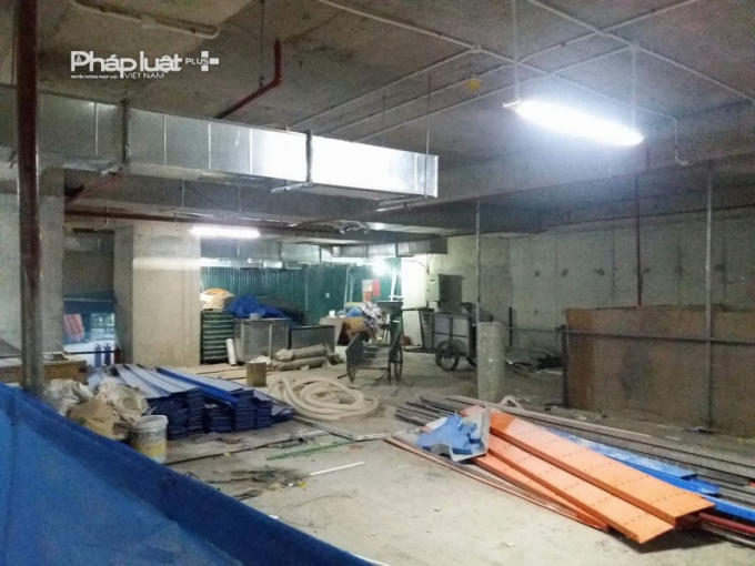 Nhiều hạng mục vẫn đang thi công dở dang.