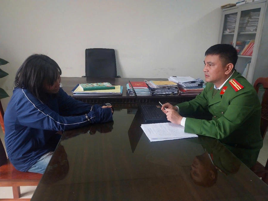 Đối tượng Nguyễn Thùy Linh tại cơ quan Công an - Ảnh Công an Nghệ An.