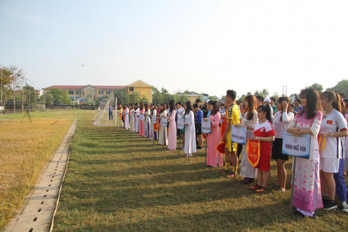 Các đội bóng tham dự giải.