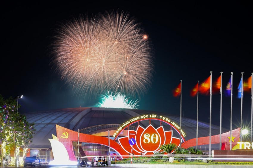 Màn pháo hoa tầm cao tại Đông Anh - Hà Nội sẽ khép lại sự kiện Triển lãm Thành tựu Đất nước sau 19 ngày mở cửa - Ảnh VGP.
