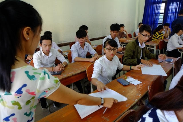 Thí sinh tại Đà Nẵng chuẩn bị vào giờ làm bài thi môn Toán