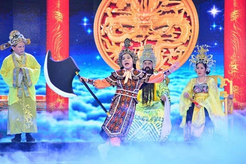 Minh Nhí khốn đốn vì bị "Tào Tháo" hãm hại.