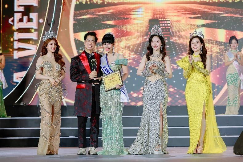 Doanh nhân Nguyễn Thị Mộng Trinh đăng quang Á hậu 2 cuộc thi Hoa hậu Doanh nhân Quốc gia Việt Nam 2025 - Miss VietNam National Business 2025.