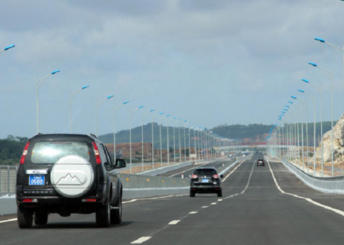 Tuyến cao tốc gồm 4 làn xe chạy sẽ rút ngắn thời gian di chuyển từ Hà Nội về Hạ Long.