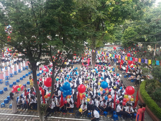 Tại trường THCS Giảng Võ (Ba Đình, Hà Nội). Thầy Đoàn Công Thạo – Bí thư Chi bộ - Hiệu trưởng nhà trường cho hay: Năm học 2018, trường tiếp nhận 955 học sinh lớp 6. Năm học 2017 - 2018 trường THCS Giảng Võ có thành tích nổi bật nhất quận và Thành phố. Nhà trường năm học vừa qua có 6 giải giáo viên dạy giỏi cấp quận; 2 giáo viên dạy giỏi cấp Thành phố.  Khối 9 năm học 2017 - 2018, đã đạt thành tích xuất sắc trong kết quả thi vào lớp 10. Đứng đầu quận Ba Đình về điểm trung bình Văn, Toán, và đứng ở Top đầu của các trường TP Hà Nội.