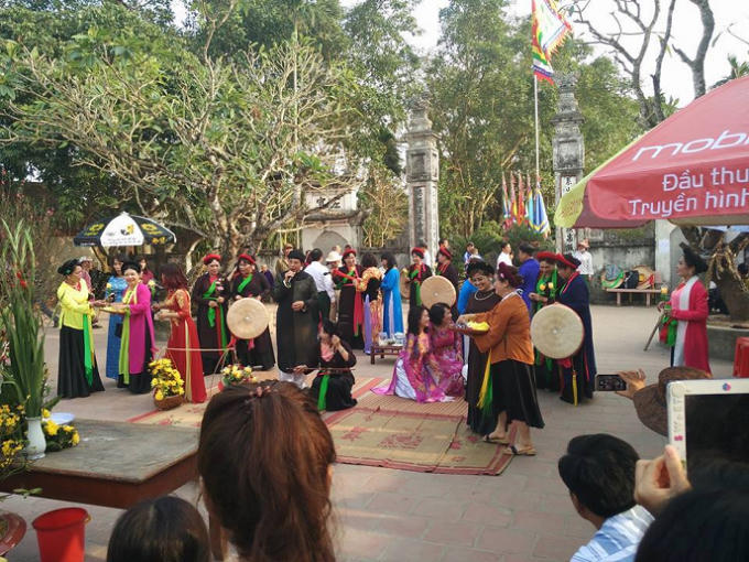Các tiết mục văn hóa, văn nghệ được biểu diễn tại đền Trần.