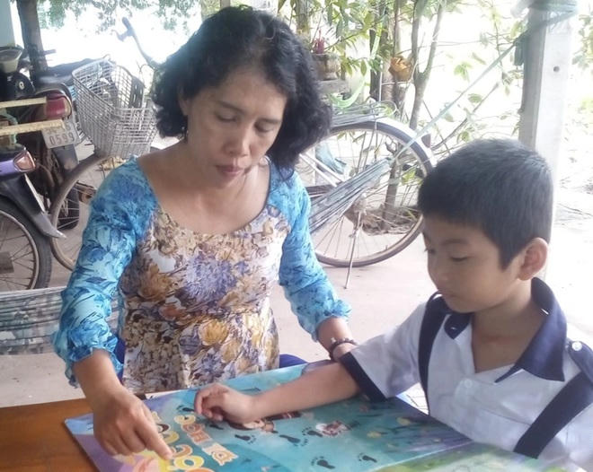 Theo cô Huỳnh Thị Thanh Phương, việc dạy online cho trẻ lớp 1 sẽ chỉ là một trong các kênh học tập.