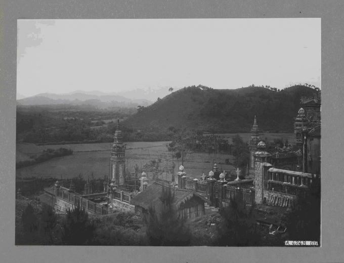 Ảnh tư liệu công trường xây dựng Ứng Lăng (lăng Vua Khải Định) năm 1925.