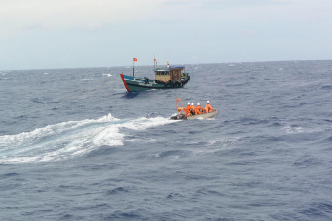 Chỉ trong 02 ngày 14 và 15/7, tàu SAR 274 đã thực hiện liên tiếp 02 ca cấp cứu trên biển. Ảnh: Trung tâm 2.