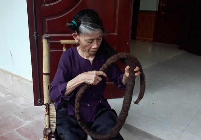 Cận cảnh “bộ tóc rồng” dài gần 3m.