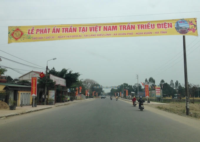 Từ ngoài đường quốc lộ, đền thờ Việt Nam Trần Triều Điện đã được công bố phát Ấn để du khách được biết.