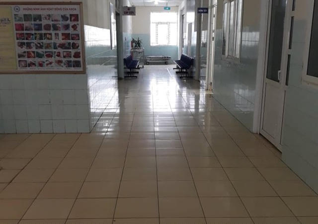 Theo bác sĩ Lê Đăng Khoa, Giám đốc Bệnh viện Nhi Thanh Hóa, ngày bình thường như những tháng trước Tết là hơn 1.000 bệnh nhân, chưa kể người nhà chăm bệnh nhân và những người ra, vào thăm bệnh nhân; còn ngoại trú trung bình lên đến 800 bệnh nhân.