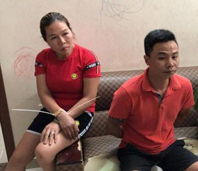 Nguyễn Văn Bình (phải) khai nhận cầm đầu đường dây đánh bạc trăm tỷ.