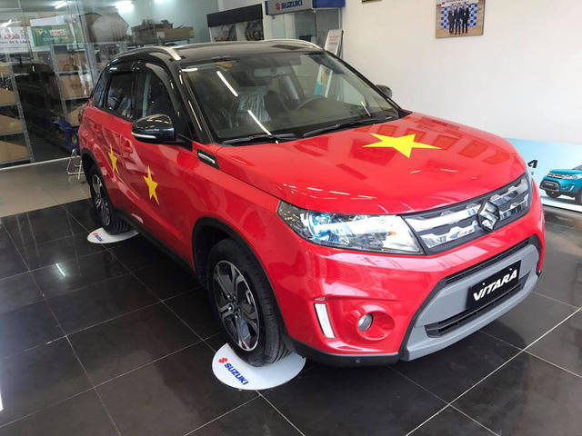 dua-nhau-trang-tri-o-to-co-vu-u23-viet-nam-5