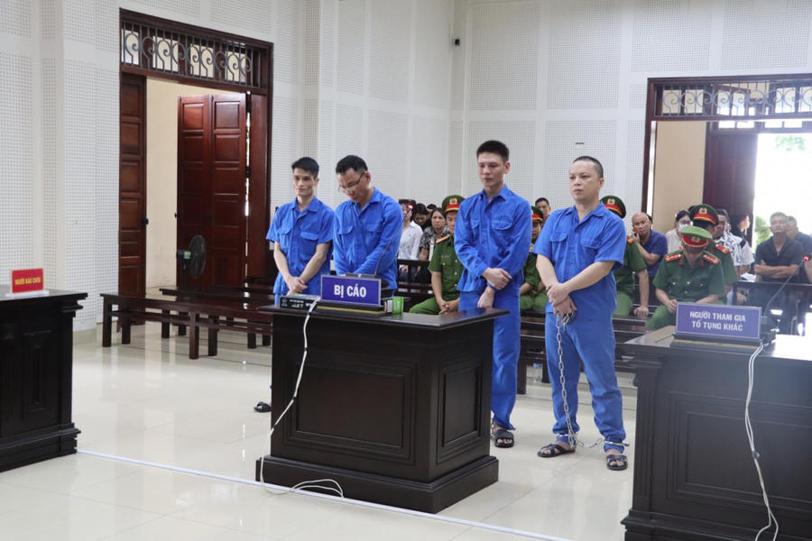 Các bị cáo tại phiên tòa.
