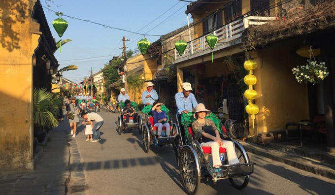 Tại một số nơi như Đà Nẵng, du khách Hàn Quốc đã vượt qua du khách Trung Quốc về mặt số lượng