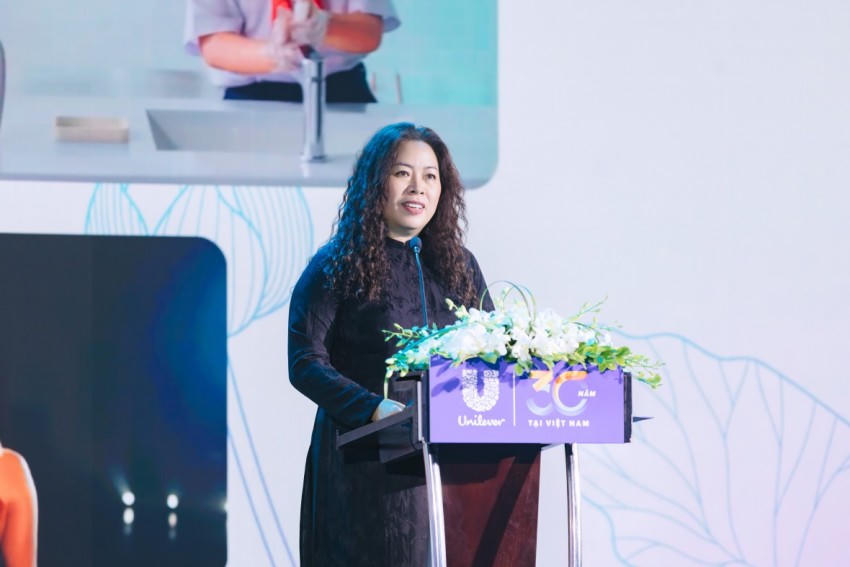Bà Nguyễn Thị Bích Vân - Tổng Giám đốc Quốc gia Unilever Việt Nam phát biểu tại buổi lễ.