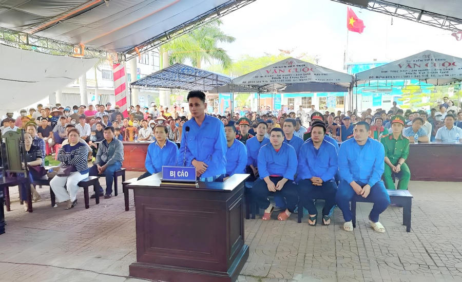 Các bị cáo tại phiên tòa.