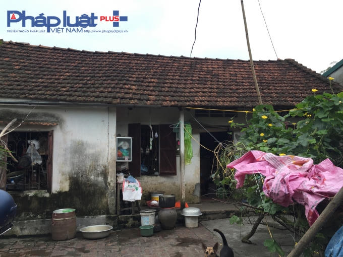 Sau khi kháng chiến trở về bà sống cùng gia đình trong ngôi nhà lụp xụp, ẩm mốc, hàng ngày bà phải chiến đấu với bệnh tật. Sau đó, bố mẹ và người anh cũng lần lượt ra đi để lại một mình bà cô đơn.