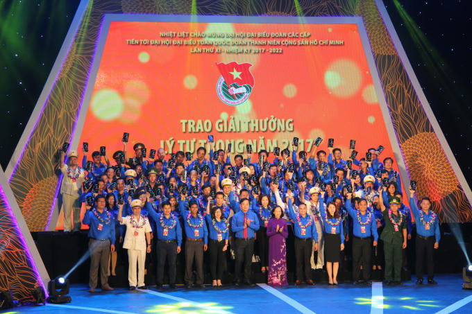 87 Đoàn viên tiêu biểu vinh dự được nhận Giải thưởng Lý Tự Trọng năm 2017 vì những thành tích xuất sắc và những đóng góp cho sự phát triển tổ chức Đoàn TNCS Hồ Chí Minh. (Ảnh Cao Long)