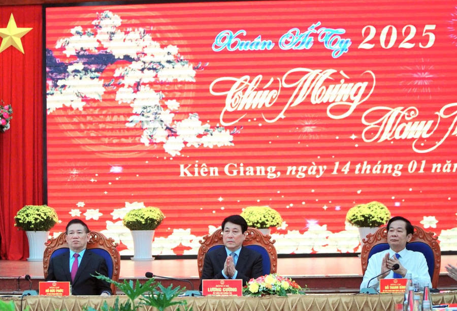 Chủ tịch nước Lương Cường chúc Tết Đảng bộ, chính quyền, lực lượng vũ trang và nhân dân tỉnh Kiên Giang.