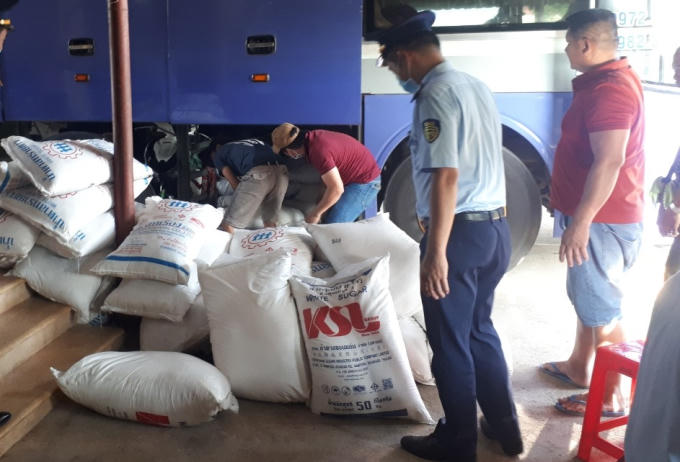 Thu giữ hàng nghìn chai bia Heineken và 15 tạ đường kính không rõ nguồn gốc tại Quảng trị. Cục QLTT Quảng Trị