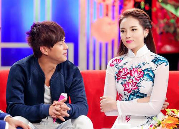 Hoa hậu Kỳ Duy&ecirc;n khoe sắc rạng rỡ b&ecirc;n MC Phan Anh