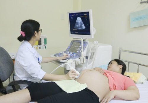 Khám thai định kỳ giúp phát hiện sớm bất thường.