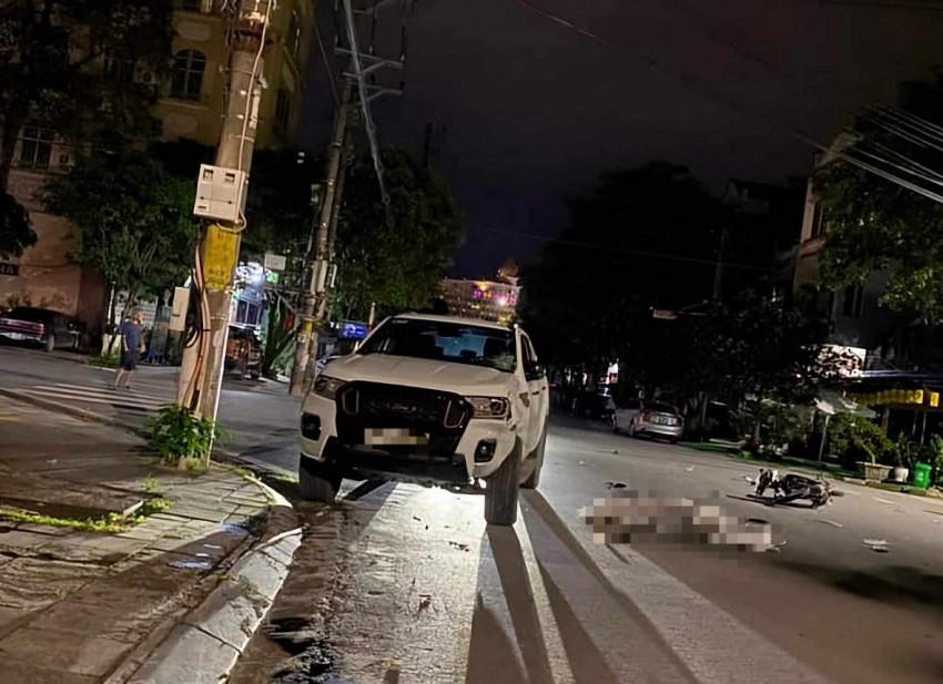 Hiện trường vụ tai nạn khiến 3 người ngồi trên xe máy thương vong.