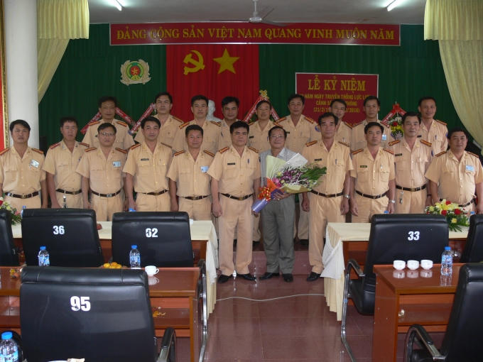 Tập thể CBCS Phòng CSGT tỉnh Đăk Nông chụp ảnh lưu niệm nhân kỷ niệm 70 năm ngày truyền thống.