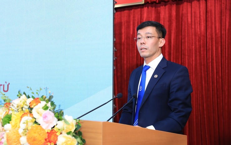 Giám đốc Trung tâm Phục vụ hành chính công Thành phố Cù Ngọc Trang phát biểu tại buổi Lễ.